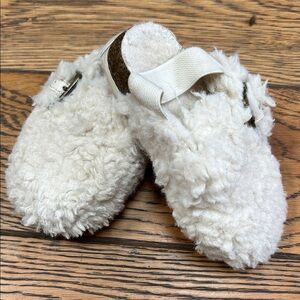 Cat & Jack Cream Fuzzy Kids Slippers